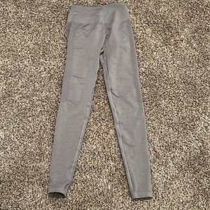 Alphalete Amplify Leggings in Storm Grey; size medium; excellent condition 🙂